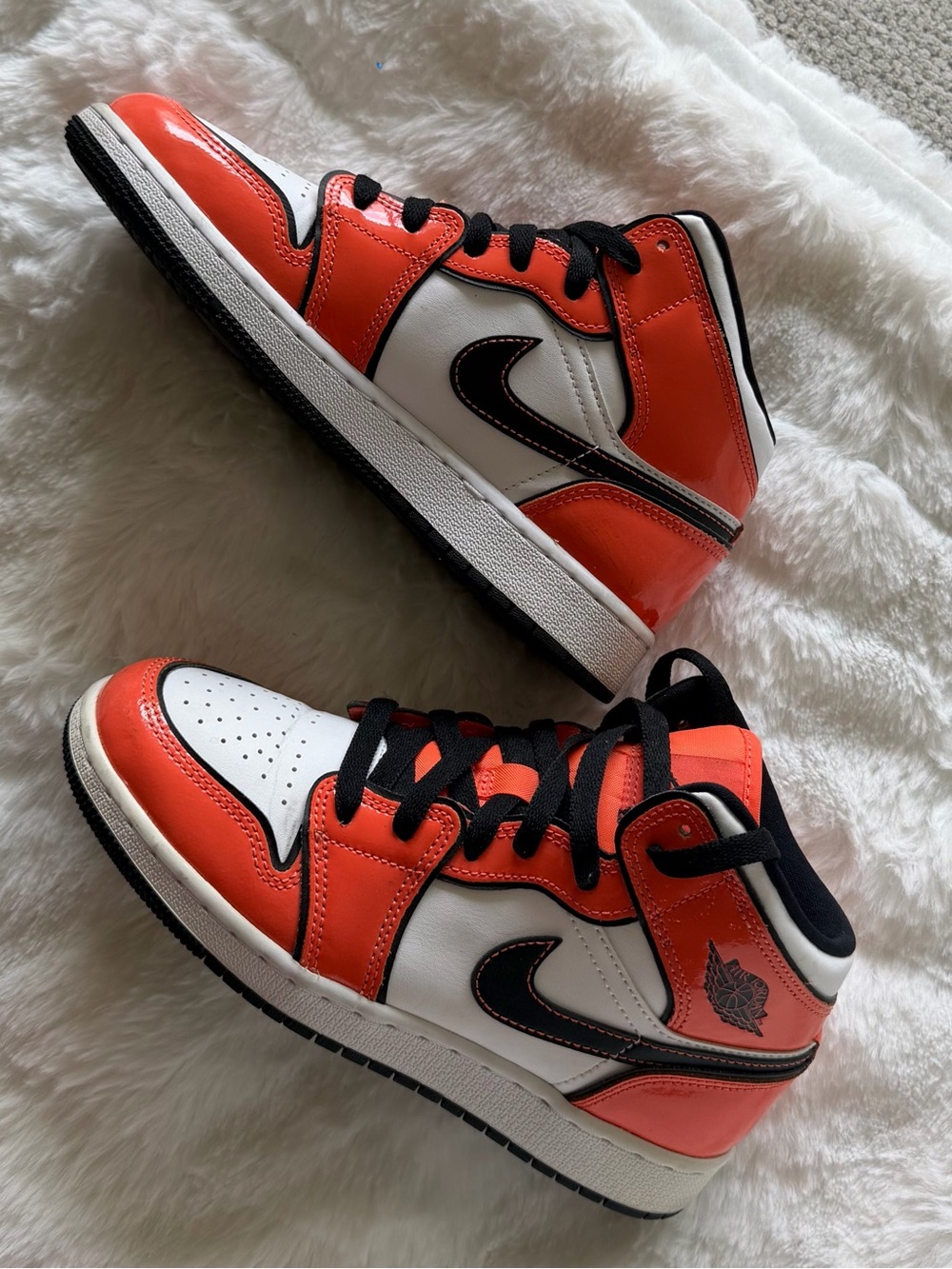 Jordan 1S size 4Y womens 5.5 Mens 4 Orange white black
